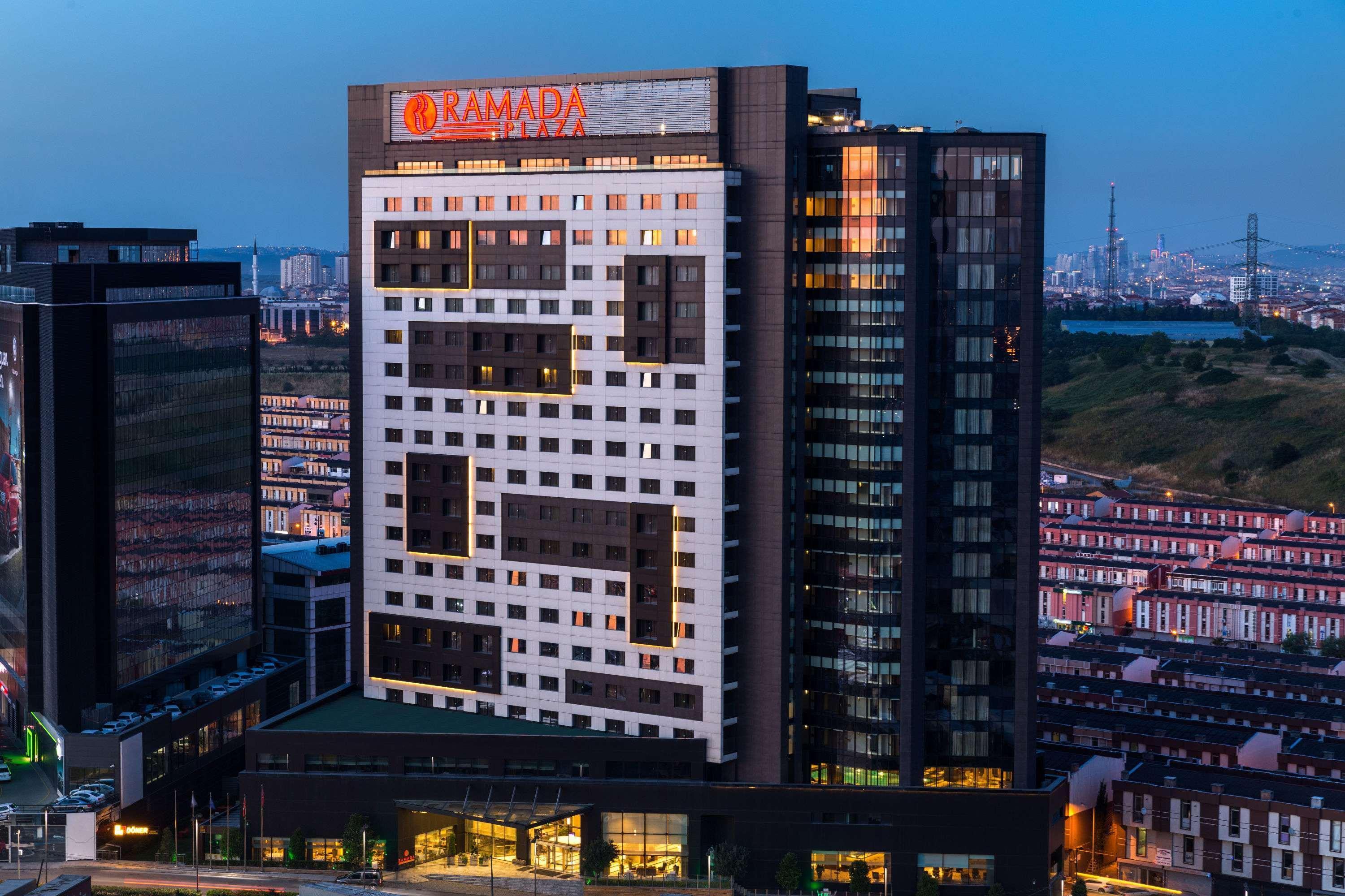 Ramada Plaza By Wyndham Istanbul Tekstilkent Hotel Bagian luar foto